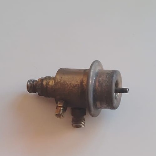 Regulador de presión de combustible Audi 034133534F