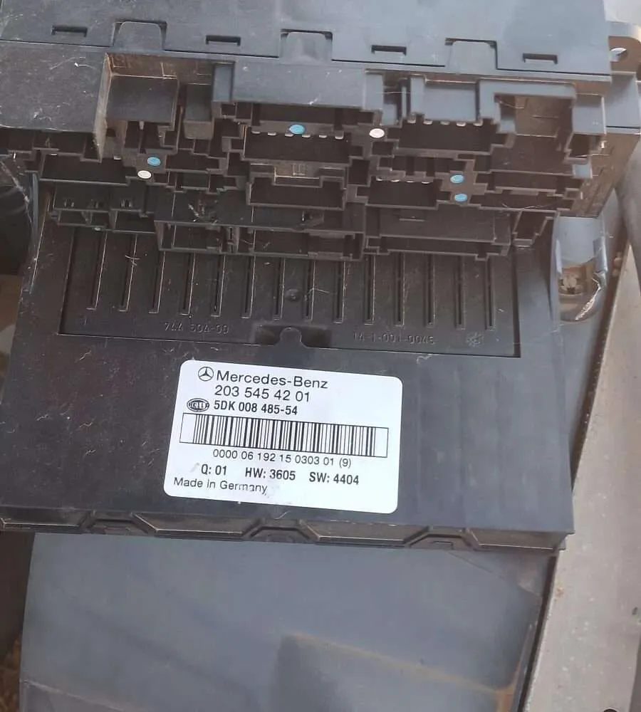 Mercedes Benz W203 W209 Sam Caja de Fusibles Unidad Control Relé 2035454201