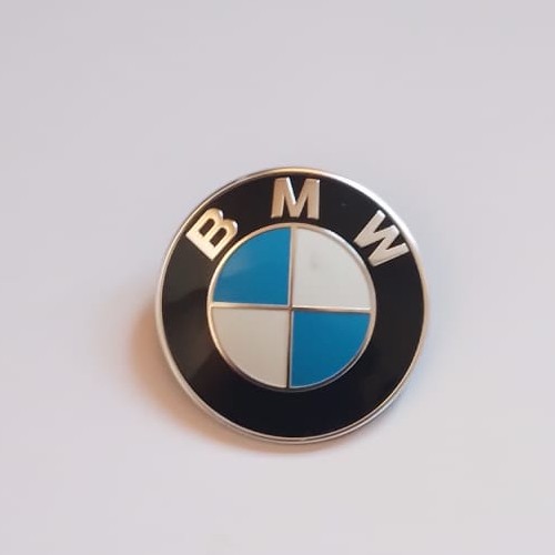 Emblema delantero BMW E90 LCI 8132375